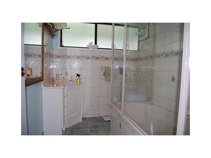 6 Hazel Road, Lakes Entrance VIC 3909