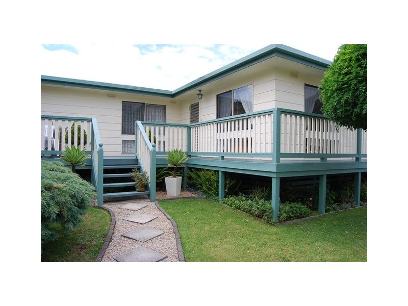 6 Hazel Road, Lakes Entrance VIC 3909