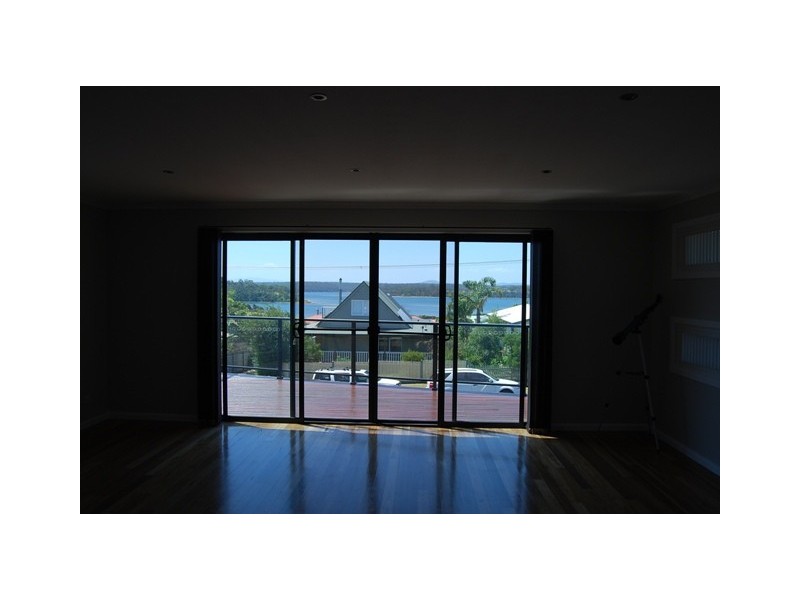 8 Hillcrest Way, Lake Tyers Beach VIC 3909