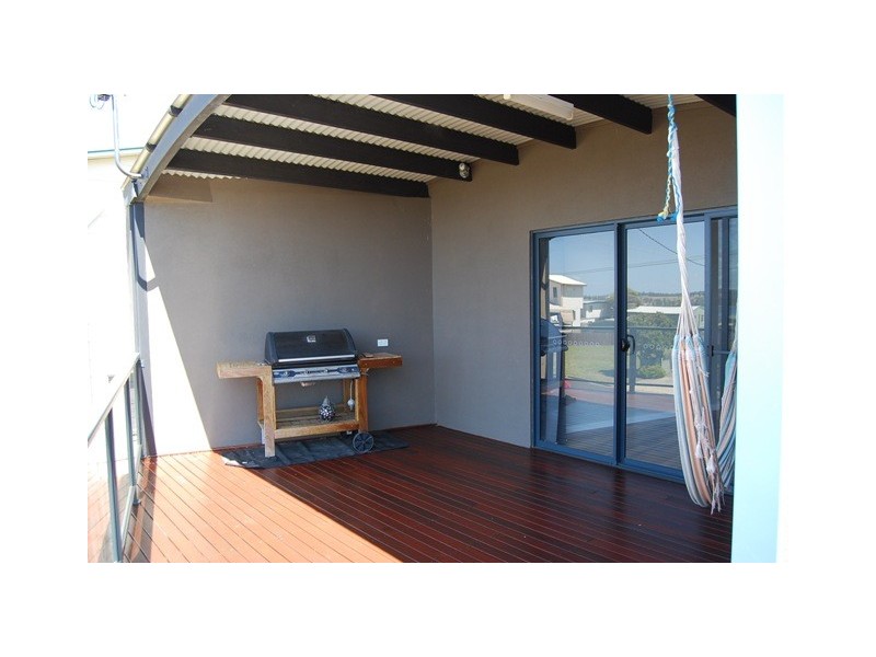 8 Hillcrest Way, Lake Tyers Beach VIC 3909