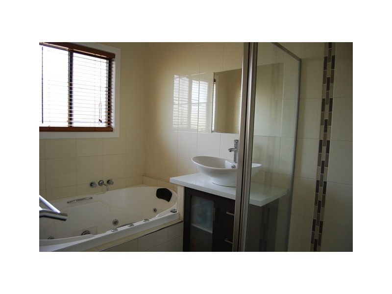 8 Hillcrest Way, Lake Tyers Beach VIC 3909