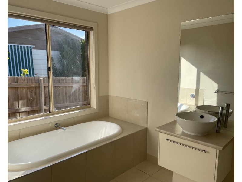 42 Albatross Road, Kalimna VIC 3909