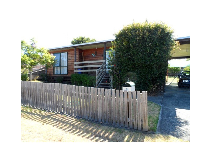 9 Reeves Street, Lakes Entrance VIC 3909