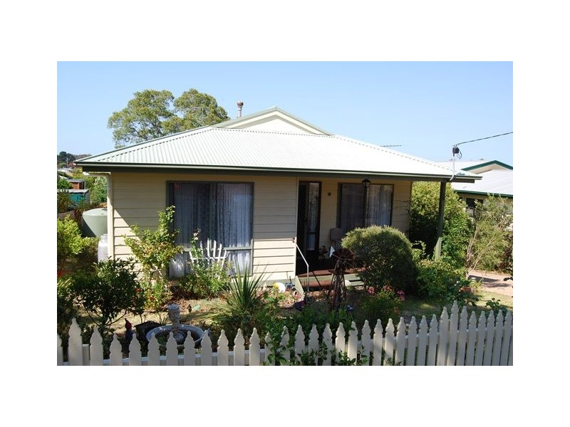 34 West Crescent, Lakes Entrance VIC 3909