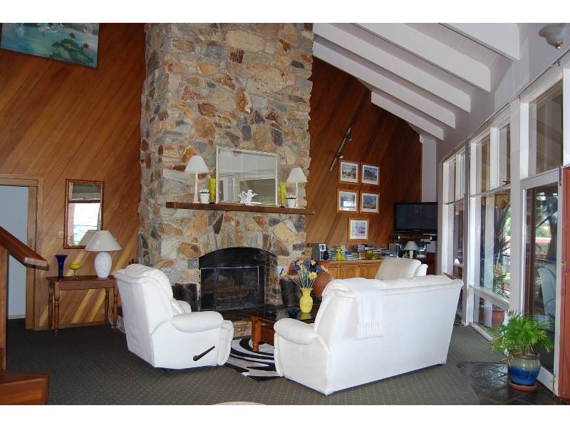 112 Capes Road, Lakes Entrance VIC 3909