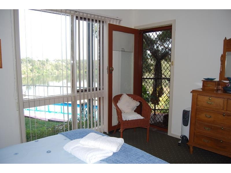 112 Capes Road, Lakes Entrance VIC 3909