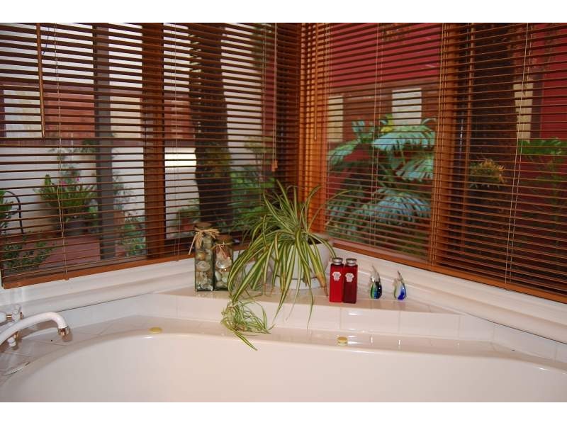 112 Capes Road, Lakes Entrance VIC 3909