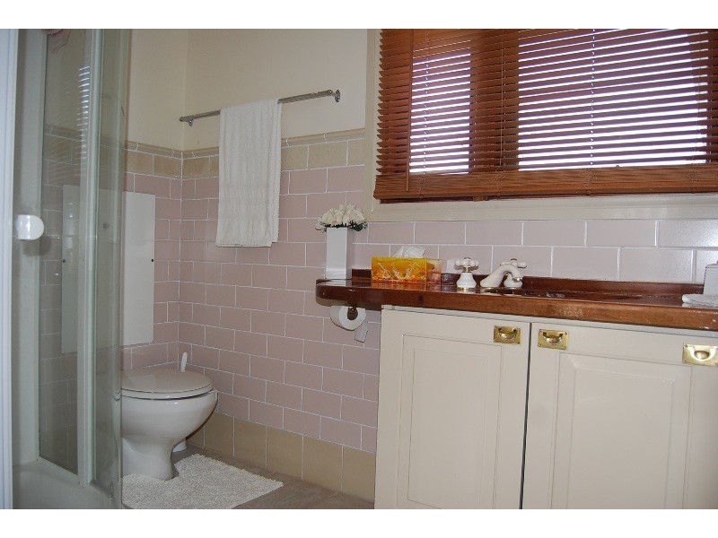 112 Capes Road, Lakes Entrance VIC 3909