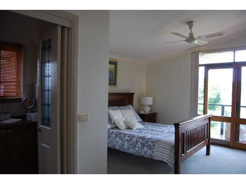 112 Capes Road, Lakes Entrance VIC 3909