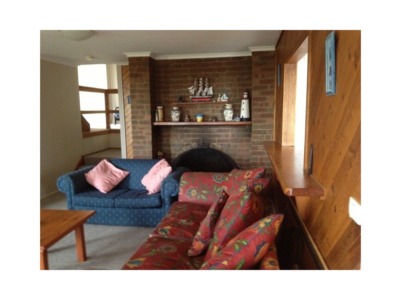 30 Gay Street, Lakes Entrance VIC 3909