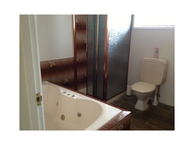 30 Gay Street, Lakes Entrance VIC 3909