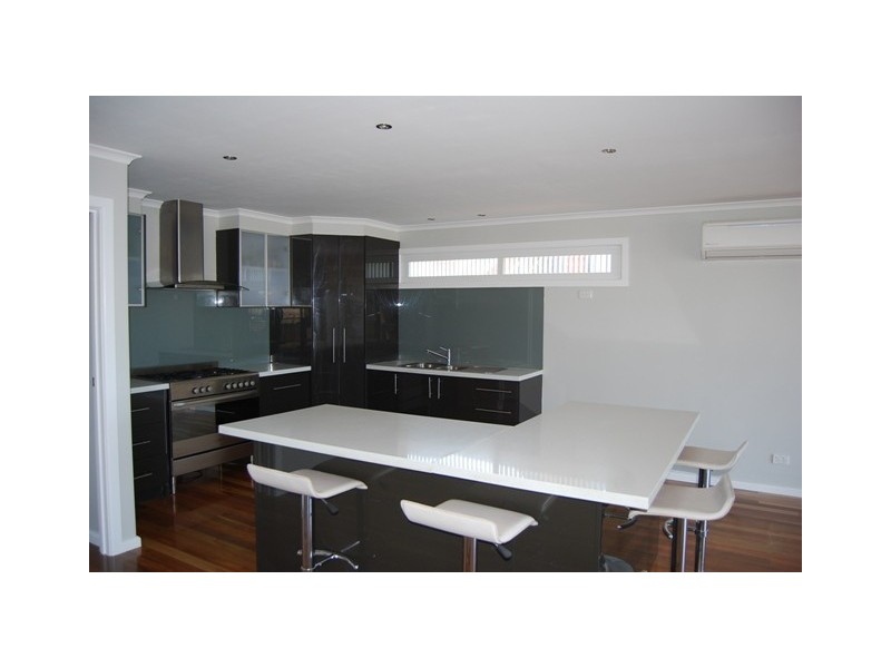 8 Hillcrest Way, Lake Tyers Beach VIC 3909