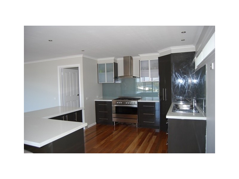 8 Hillcrest Way, Lake Tyers Beach VIC 3909