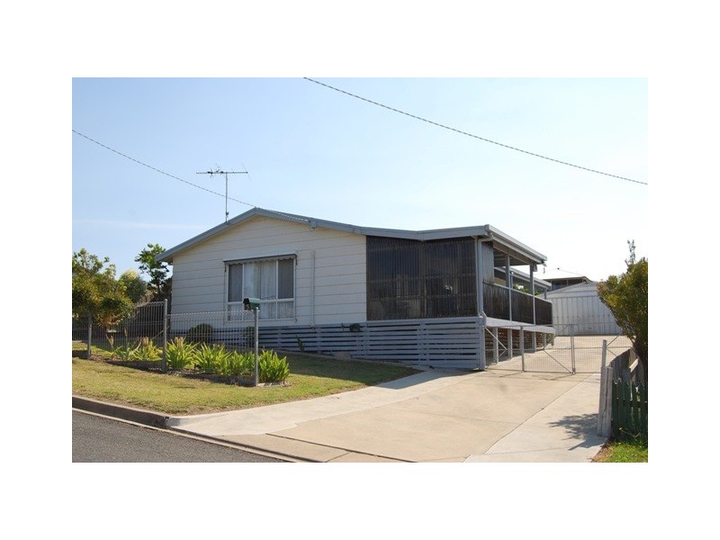 5 Alexandra Avenue, Lakes Entrance VIC 3909