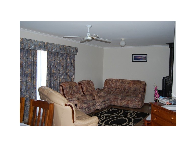 5 Alexandra Avenue, Lakes Entrance VIC 3909