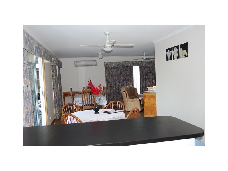 5 Alexandra Avenue, Lakes Entrance VIC 3909