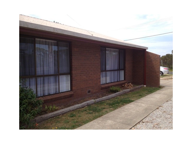 1/15 Merrangbaur St, Lakes Entrance VIC 3909