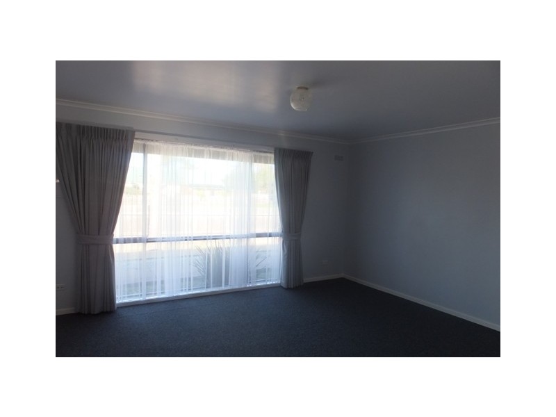 1/15 Merrangbaur St, Lakes Entrance VIC 3909