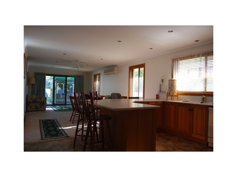 33 Creighton Street, Lakes Entrance VIC 3909