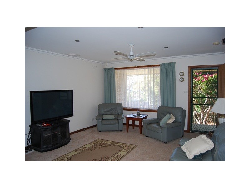 33 Creighton Street, Lakes Entrance VIC 3909