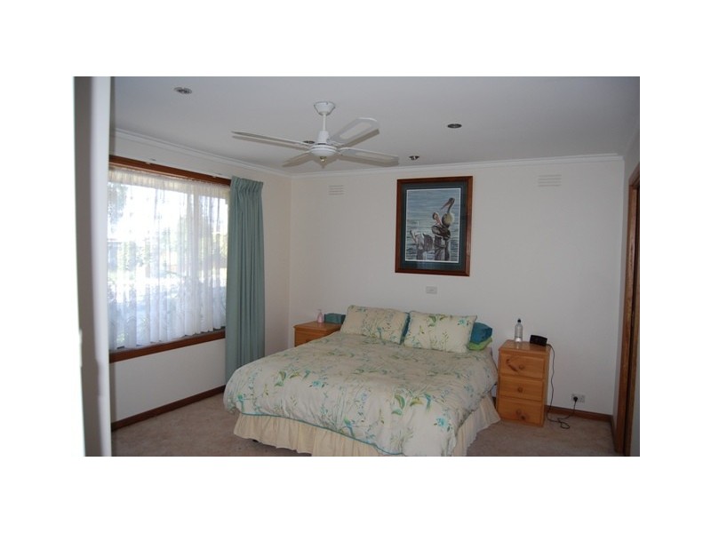 33 Creighton Street, Lakes Entrance VIC 3909