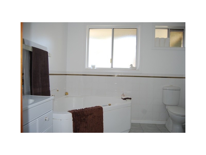 33 Creighton Street, Lakes Entrance VIC 3909