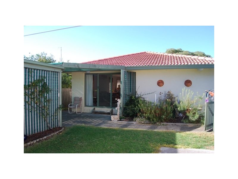 33 Creighton Street, Lakes Entrance VIC 3909