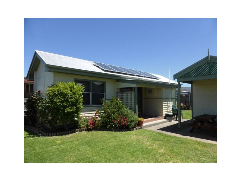 3 Jemmeson Street, Lakes Entrance VIC 3909