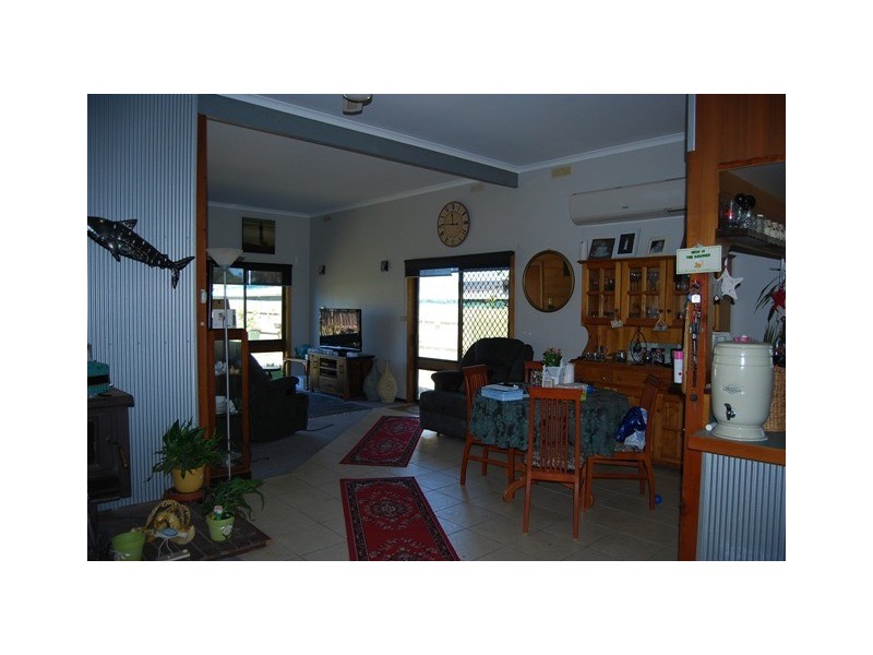 195 Princes Highway, Lakes Entrance VIC 3909