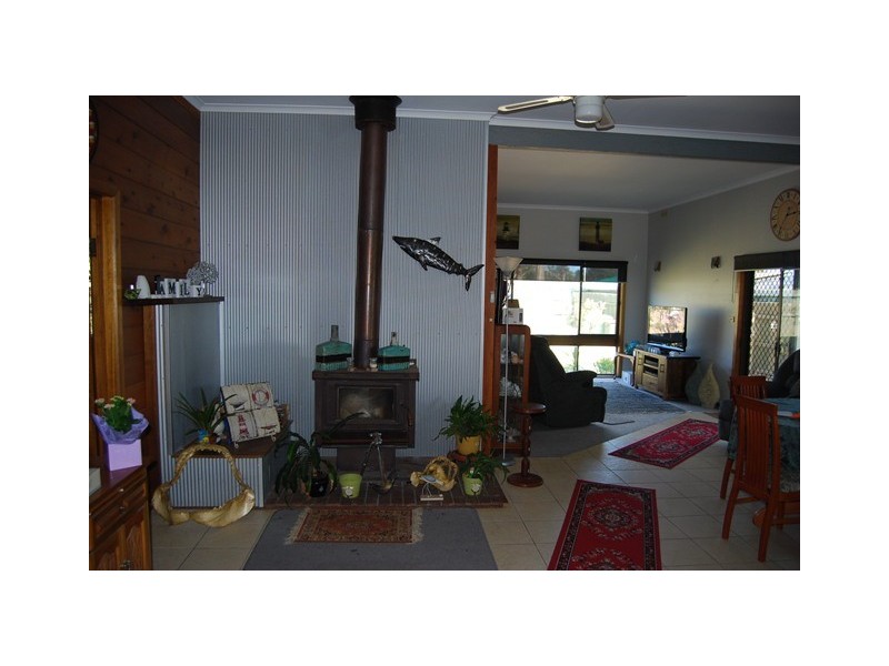 195 Princes Highway, Lakes Entrance VIC 3909