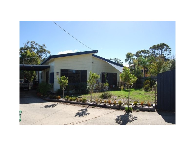 195 Princes Highway, Lakes Entrance VIC 3909
