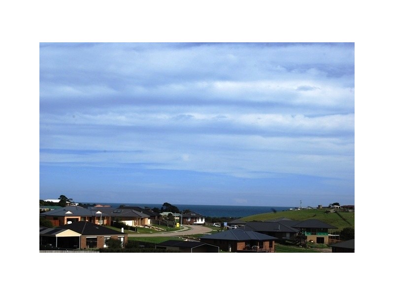 8 Lawson Drive, Lakes Entrance VIC 3909