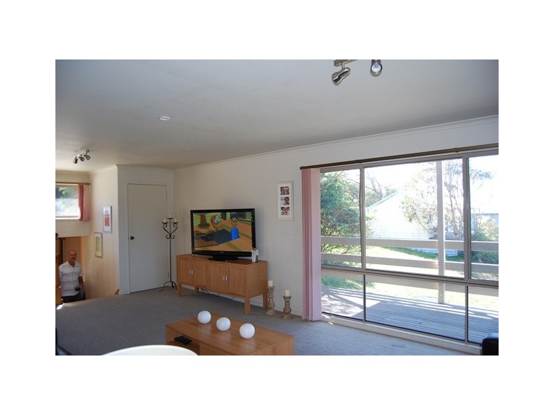 11 Cross Street, Lake Tyers Beach VIC 3909