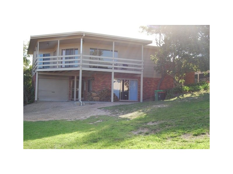 11 Cross Street, Lake Tyers Beach VIC 3909