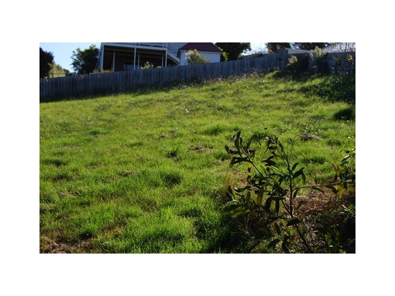 9 Outlook Drive, Lakes Entrance VIC 3909