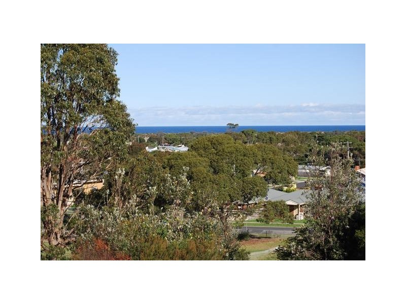 9 Outlook Drive, Lakes Entrance VIC 3909