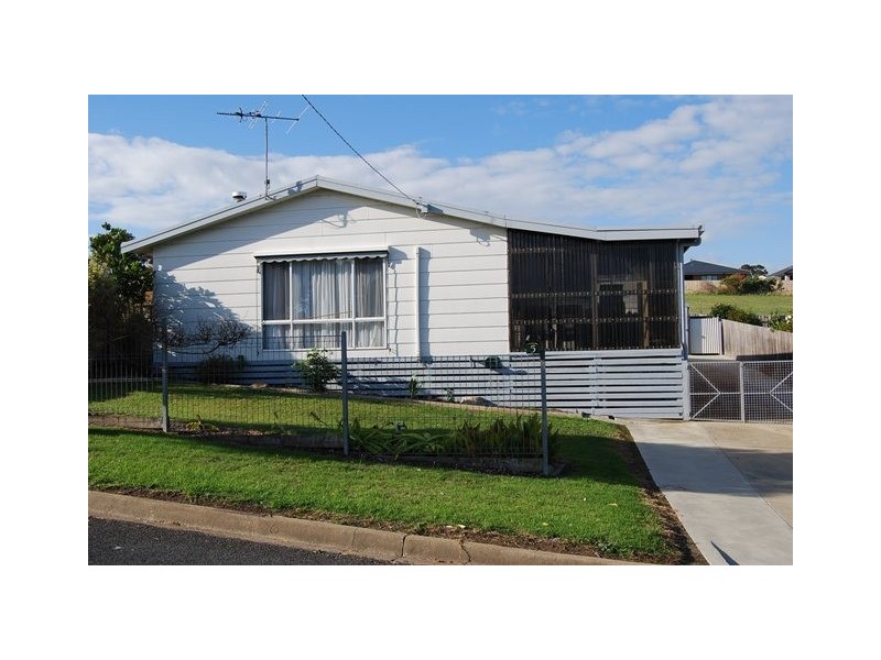 5 Alexandra Ave, Lakes Entrance VIC 3909