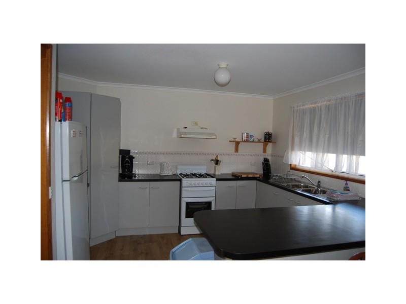 5 Alexandra Ave, Lakes Entrance VIC 3909