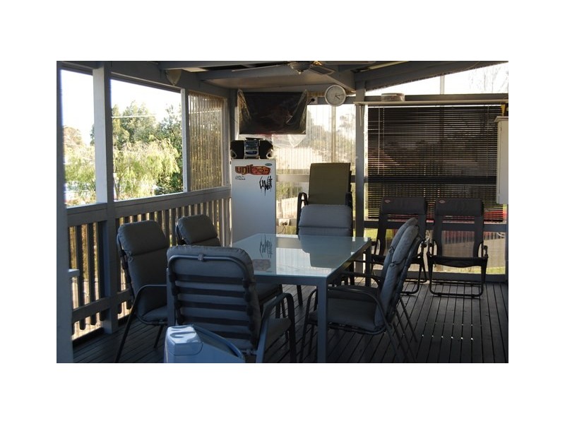 5 Alexandra Ave, Lakes Entrance VIC 3909