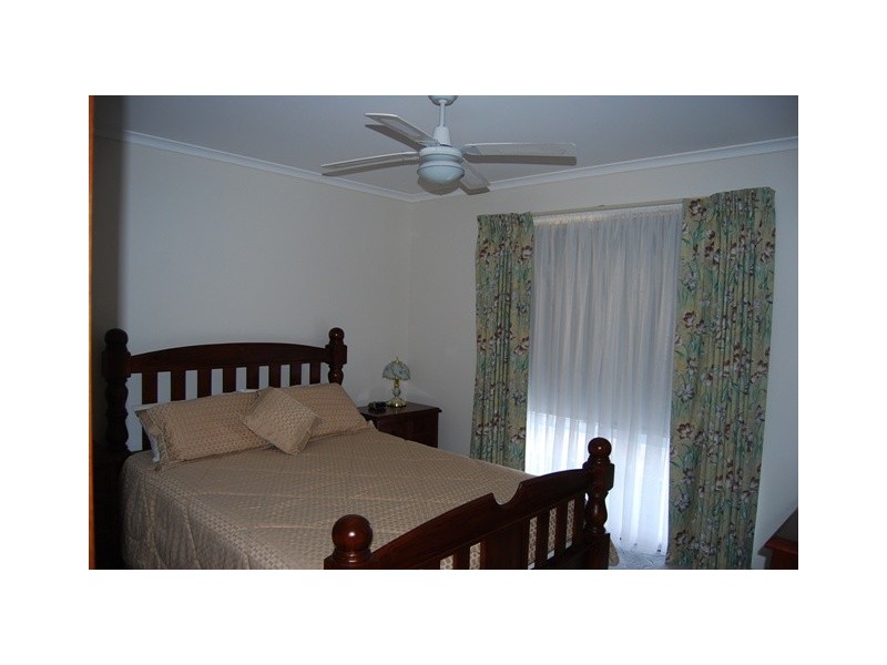 5 Alexandra Ave, Lakes Entrance VIC 3909