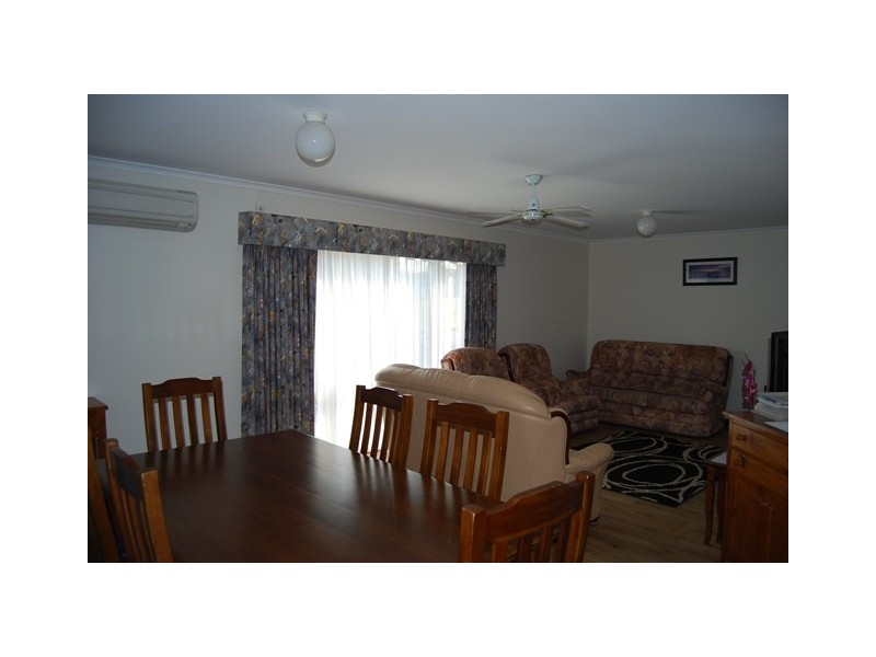 5 Alexandra Ave, Lakes Entrance VIC 3909