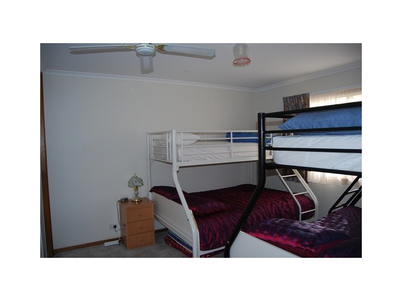 5 Alexandra Ave, Lakes Entrance VIC 3909