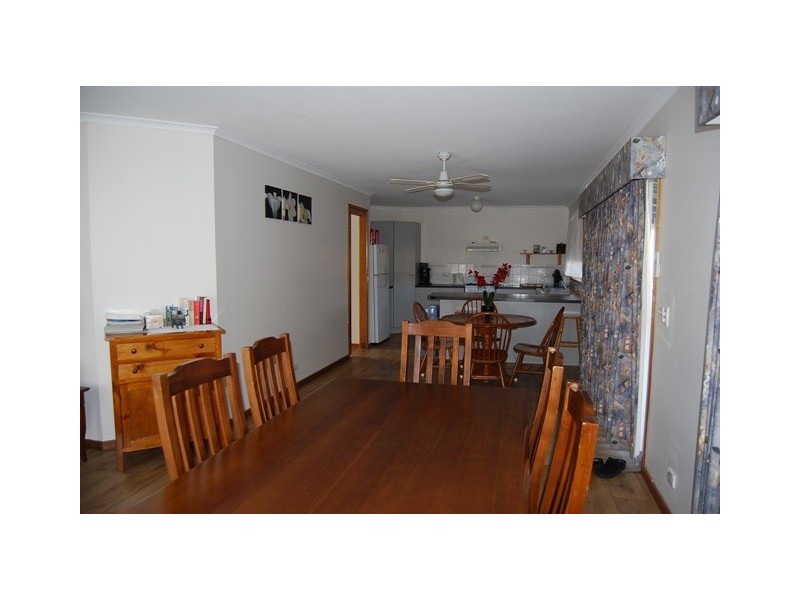 5 Alexandra Ave, Lakes Entrance VIC 3909