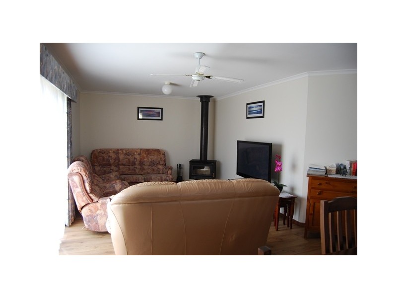 5 Alexandra Ave, Lakes Entrance VIC 3909