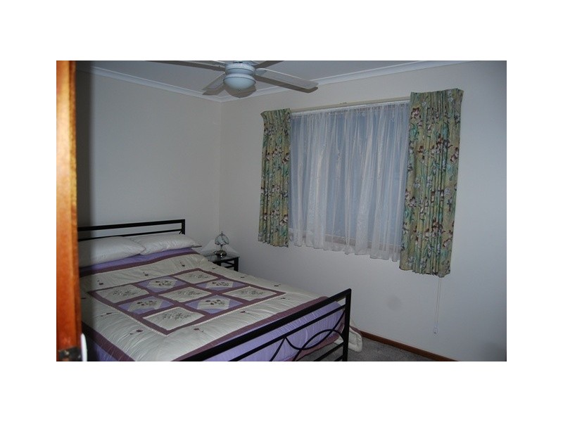 5 Alexandra Ave, Lakes Entrance VIC 3909