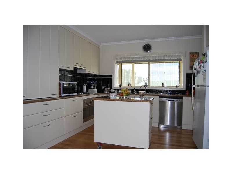 10 Clematis Court, Lakes Entrance VIC 3909