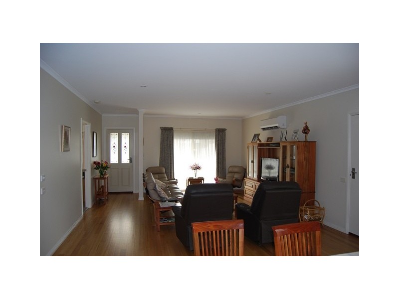 10 Clematis Court, Lakes Entrance VIC 3909