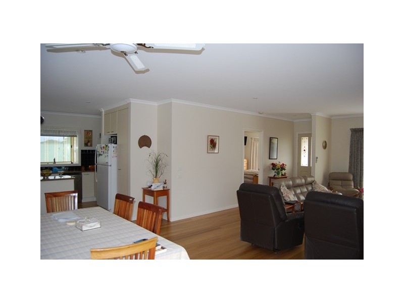 10 Clematis Court, Lakes Entrance VIC 3909