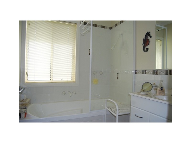 10 Clematis Court, Lakes Entrance VIC 3909