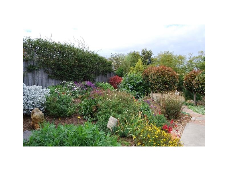 10 Clematis Court, Lakes Entrance VIC 3909